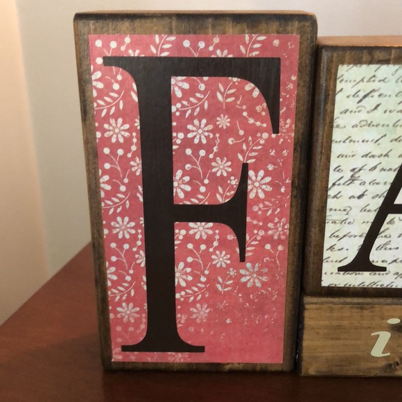 Wooden Block Decor “Family is everything” - Picture 2 of 11
